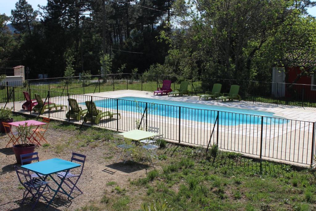 Hotel Le Couloubrier 勒穆伊 外观 照片