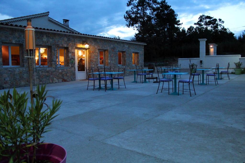 Hotel Le Couloubrier 勒穆伊 外观 照片